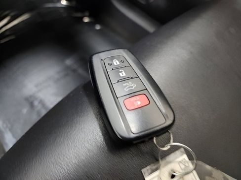 Used 2019 Toyota RAV4 XLE Premium image 35