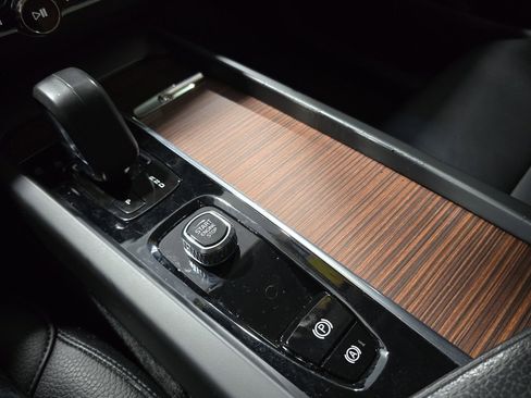 Used 2022 Volvo XC60 T8 Inscription Expression image 25