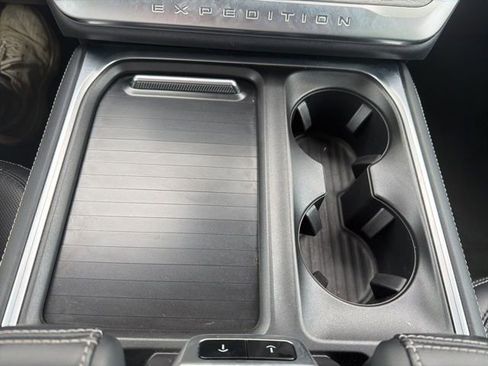 Used 2025 Ford Expedition Max Platinum w/ Driver's Package image 50