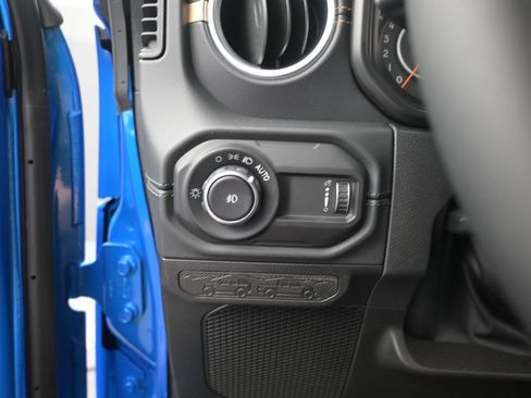 New 2026 Jeep Wrangler Unlimited Sahara AWD/4WD image 33