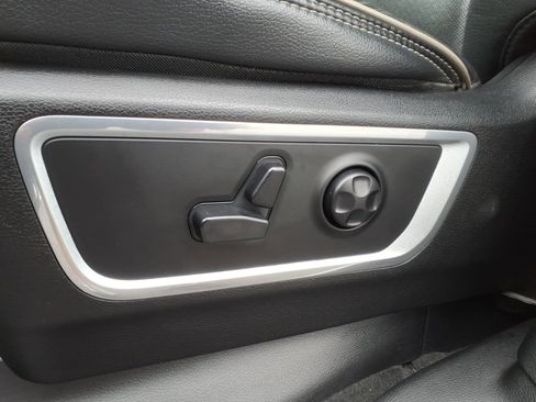 Used 2020 RAM 1500 Laramie AWD/4WD image 13