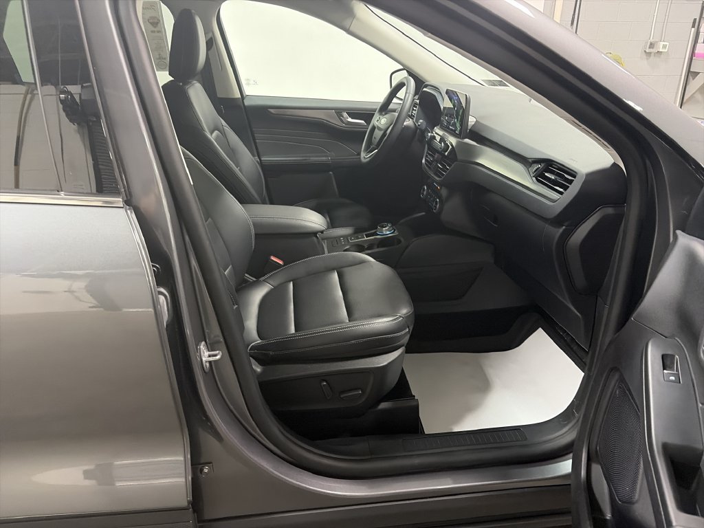 Used 2022 Ford Escape Titanium AWD/4WD image 32