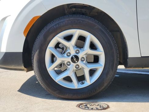 Certified 2025 Kia Soul S image 11