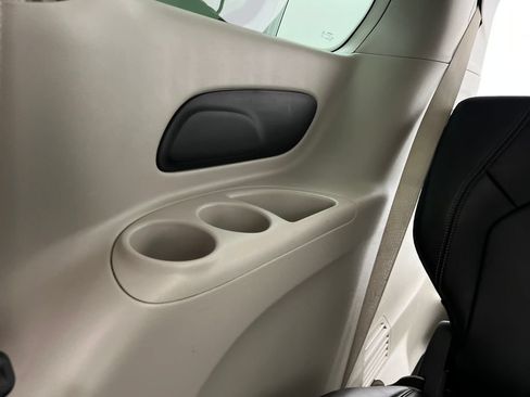 Used 2024 Chrysler Pacifica Touring-L FWD image 44