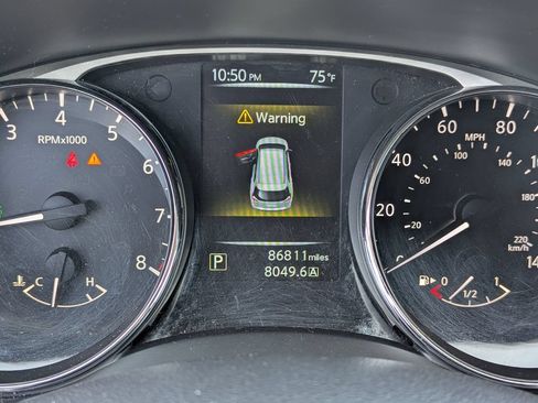 Used 2014 Nissan Rogue SV AWD/4WD image 23