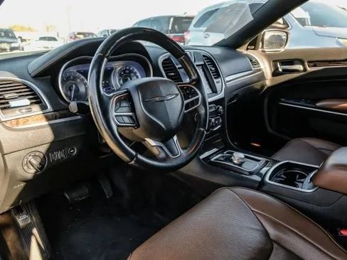 Used 2019 Chrysler 300 Limited RWD image 3