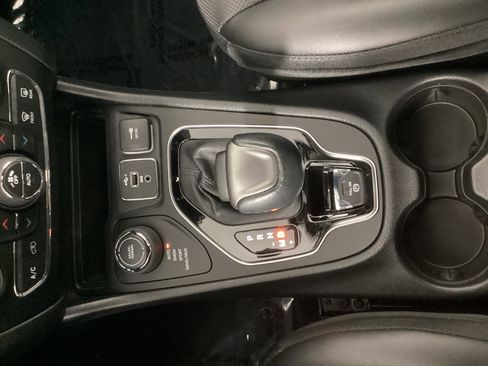 Used 2022 Jeep Cherokee Limited image 20