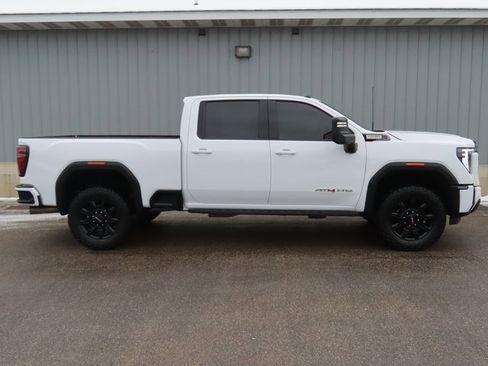 Used 2024 GMC Sierra 2500 AT4 w/ AT4 Preferred Package image 2
