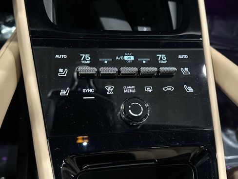 Used 2024 Porsche Cayenne image 25