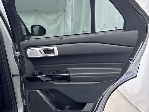 Used 2023 Ford Explorer Platinum w/ Technology Package AWD/4WD image 19
