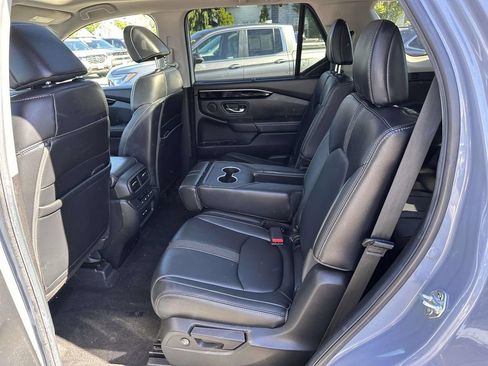 Used 2025 Honda Pilot Touring image 14