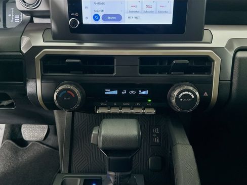 Certified 2025 Toyota Tacoma SR5 AWD/4WD image 15