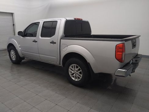 Used 2019 Nissan Frontier SV image 3