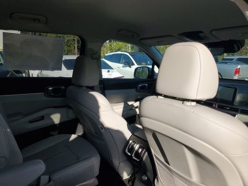 New 2025 Kia Sorento EX image 30