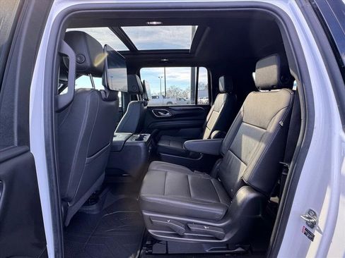 Used 2022 Chevrolet Suburban Z71 w/ Z71 Off-Road Package image 11