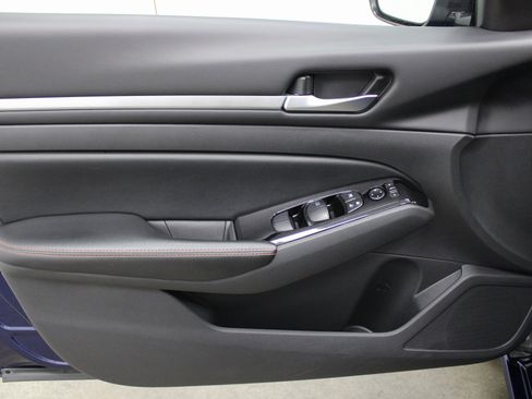 Used 2024 Nissan Altima 2.5 SR image 12