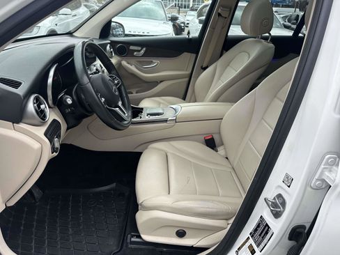 Used 2020 Mercedes-Benz GLC 300 4MATIC w/ Multimedia Package image 16