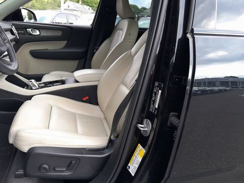 Used 2024 Volvo XC40 B5 Plus w/ Protection Package Premier AWD/4WD image 14