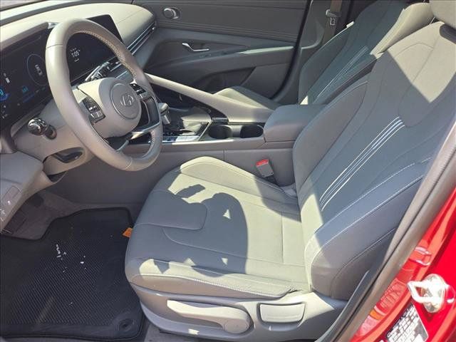 Used 2024 Hyundai Elantra SEL w/ Convenience Package FWD image 15