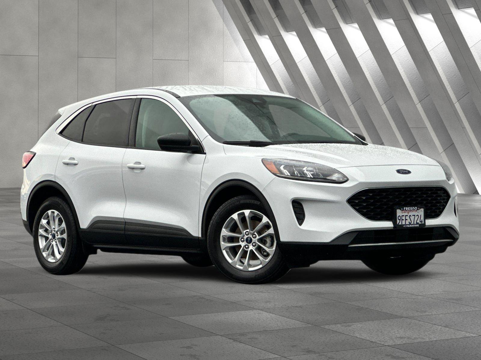 Used 2022 Ford Escape SE FWD image 1