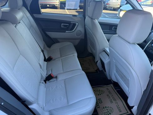 Used 2019 Land Rover Discovery Sport SE image 27