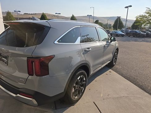 New 2026 Kia Sorento S w/ S Panoramic Sunroof Package image 6