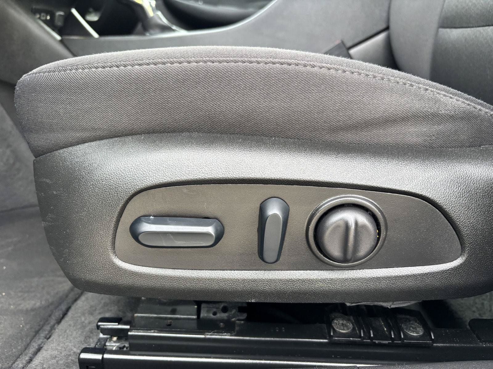 Used 2024 Chevrolet Malibu LT FWD image 13