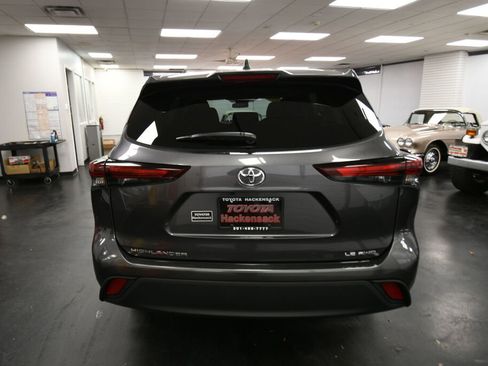 Certified 2024 Toyota Highlander LE image 6