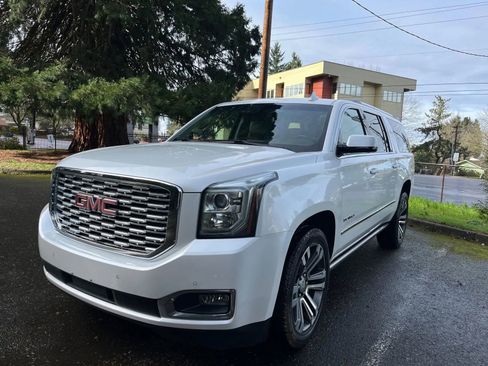 Used 2018 GMC Yukon XL Denali w/ Denali Ultimate Package image 3