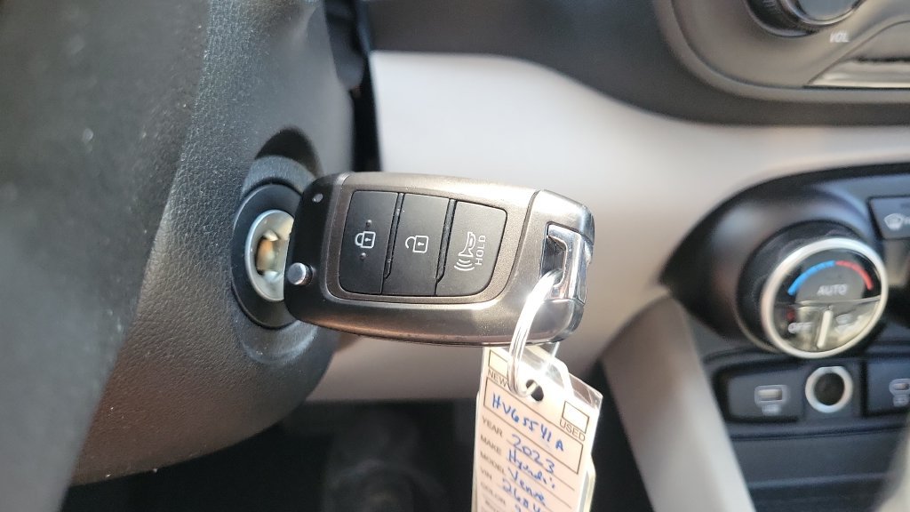 Certified 2023 Hyundai Venue SEL FWD image 9