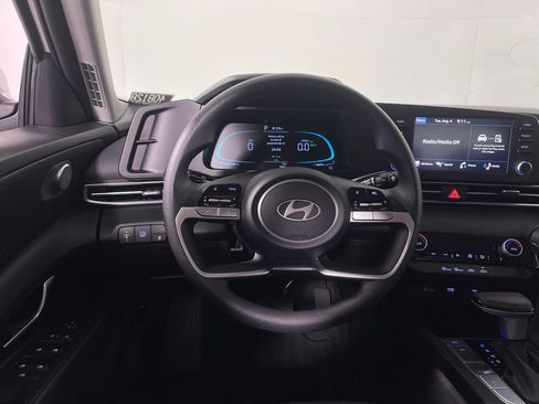 Certified 2025 Hyundai Elantra Hybrid FWD image 15