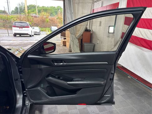 Used 2020 Nissan Altima 2.5 Platinum FWD image 21