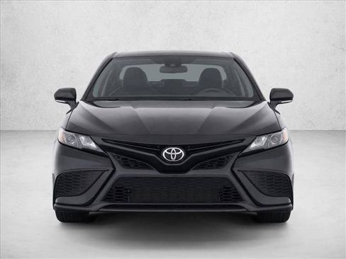 Used 2020 Toyota Camry SE FWD image 2