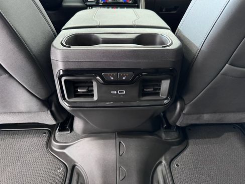 Certified 2025 GMC Sierra 1500 AT4 w/ AT4 Premium Package AWD/4WD image 28