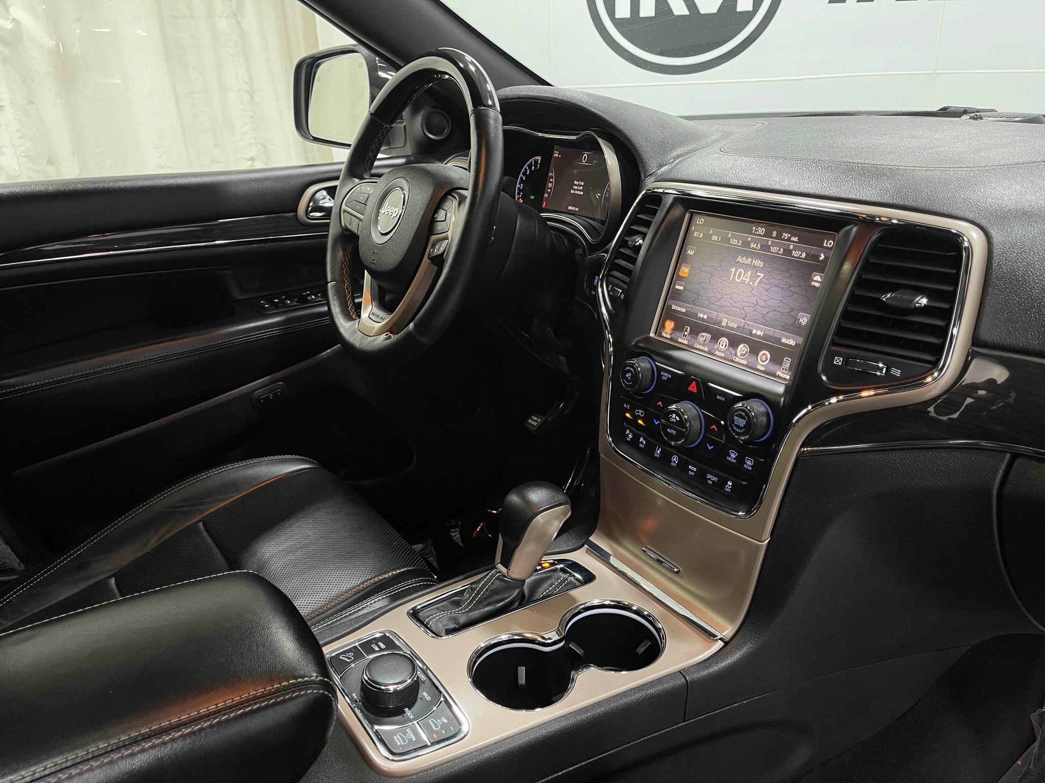 Used 2017 Jeep Grand Cherokee Overland w/ Jeep Active Safety Group AWD/4WD image 20