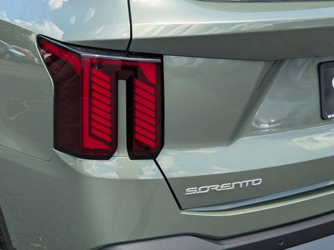 Used 2024 Kia Sorento SX Prestige w/ Olive Brown Leather Package image 10