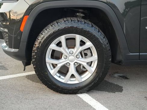Used 2023 Jeep Grand Cherokee L Limited w/ Luxury Tech Group II RWD image 11