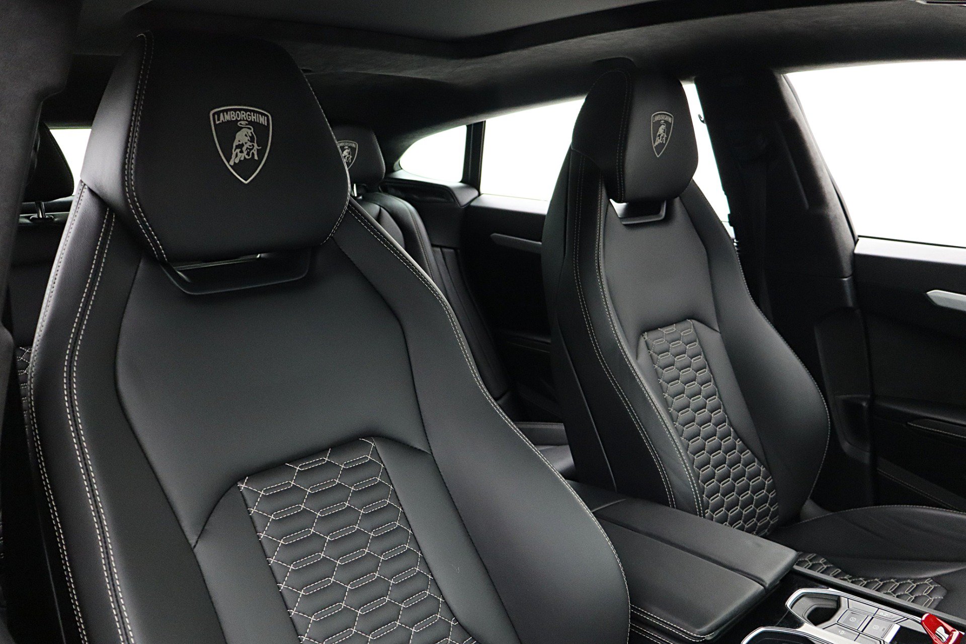 Used 2020 Lamborghini Urus AWD/4WD image 28