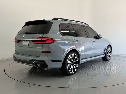 Used 2023 BMW X7 xDrive40i w/ M Sport Package AWD/4WD image 9