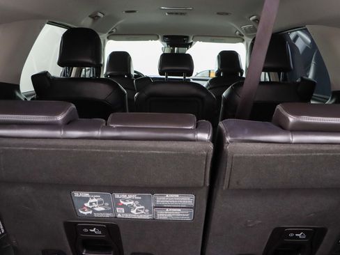 Used 2024 Kia Carnival LX image 30