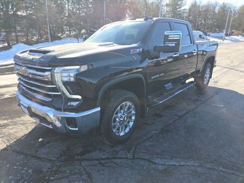 Used 2024 Chevrolet Silverado 2500 LTZ w/ LTZ Plus Package image 3