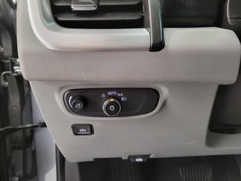 Used 2024 GMC Terrain SLE image 17