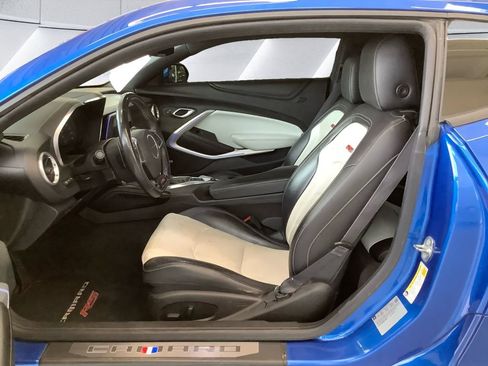 Used 2016 Chevrolet Camaro LT RWD image 7