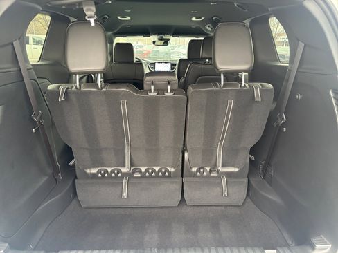 Used 2025 Chrysler Pacifica Select image 27