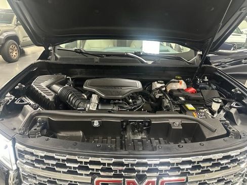 Used 2022 GMC Acadia Denali w/ Denali Technology Package FWD image 26