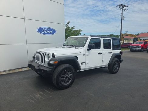 Used 2024 Jeep Wrangler Unlimited Sport AWD/4WD image 2