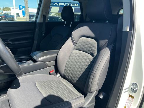 Used 2022 Nissan Pathfinder SV image 16