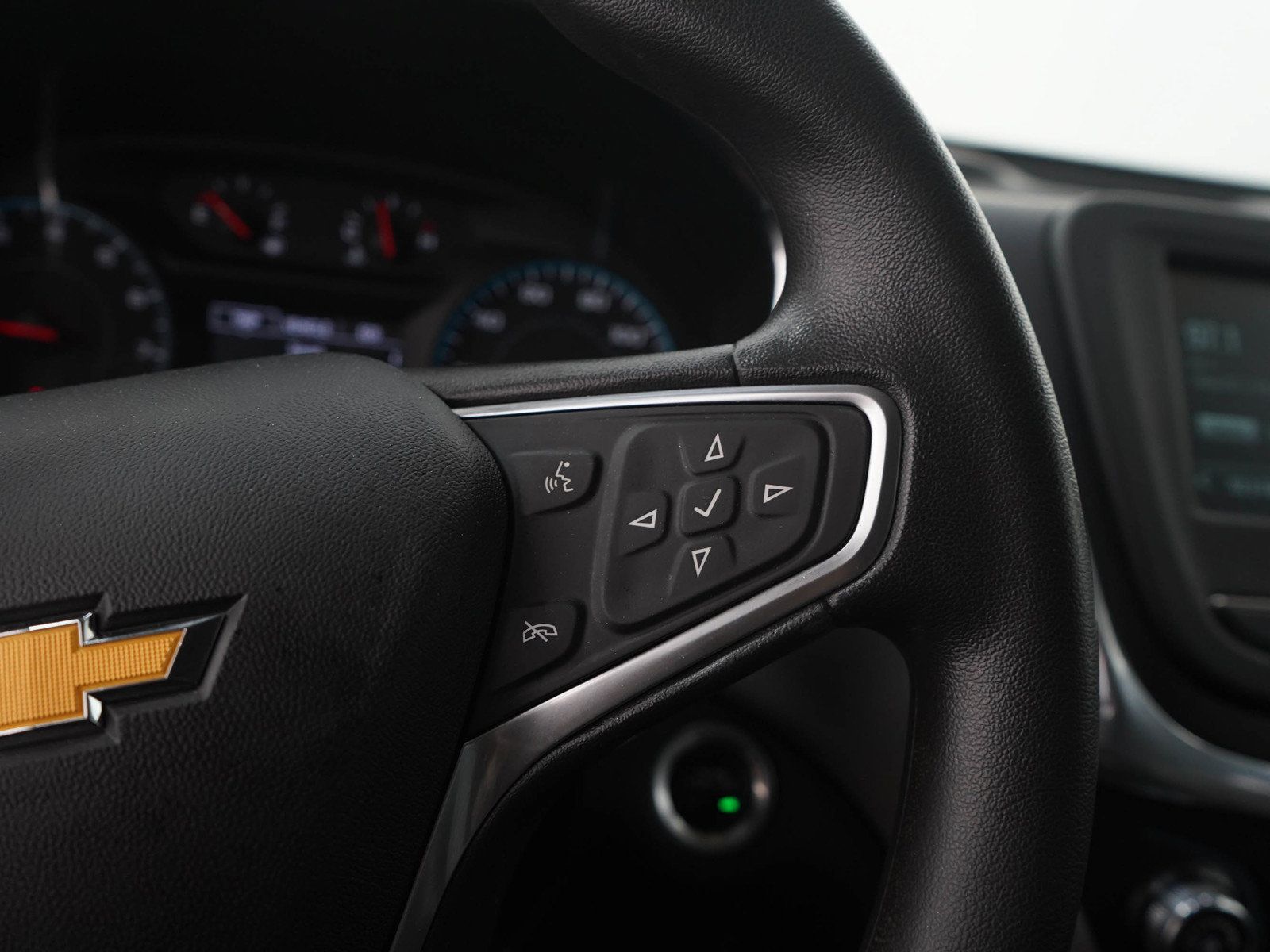 Used 2018 Chevrolet Equinox LS FWD image 25