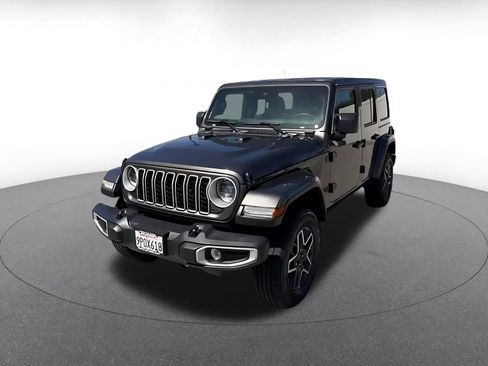 Used 2025 Jeep Wrangler Unlimited Sahara AWD/4WD image 7