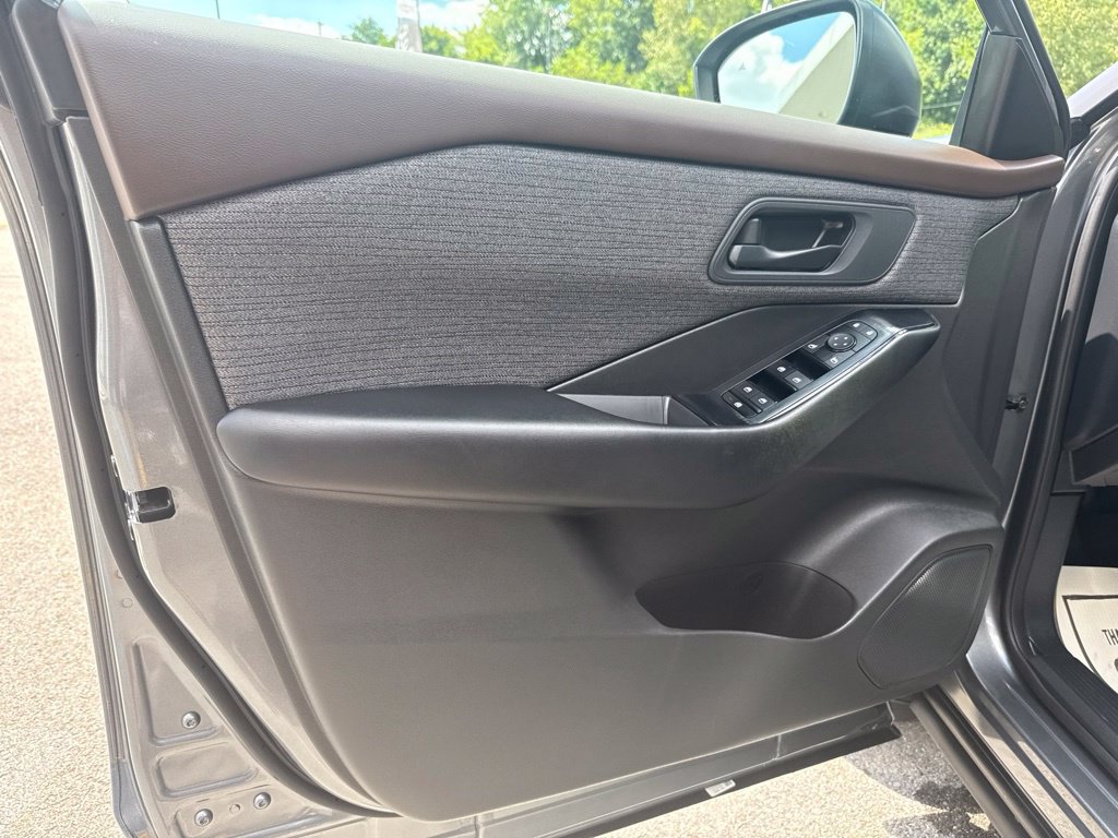 Used 2023 Nissan Rogue S AWD/4WD image 22